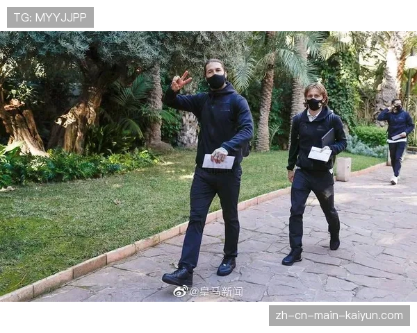 惨败阴霾笼罩皇马全队出征客场气氛如同葬礼般压抑